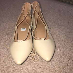 Pointed toes tie flats